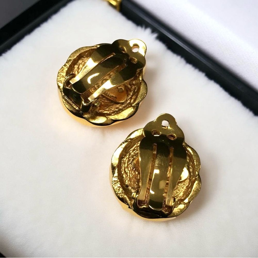 Sold Authentic CHANEL Gold Tone Clip On Earrings EUC - Picture 2 of 5